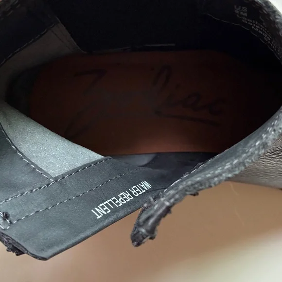 Zodiac Shiloh Black Leather Ankle Boots - Picture 7 of 7